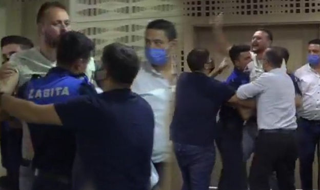 Menemen’de gergin meclis! Canlı yayın kesildi