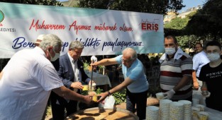 Ödemiş Belediyesi’nden aşure ikramı 