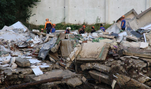 Sel bölgesinde konteyner evler yine dere yatağına kuruldu