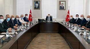 Vali Köşger'den afetzedelere için birlik çağrısı