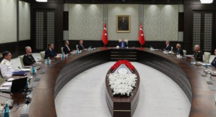 YAŞ toplantısı sona erdi: İki komutan hakkında karar!