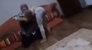 8 yaşındaki kızını öldüresiye döven anneye 1 yıl 6 ay hapis!