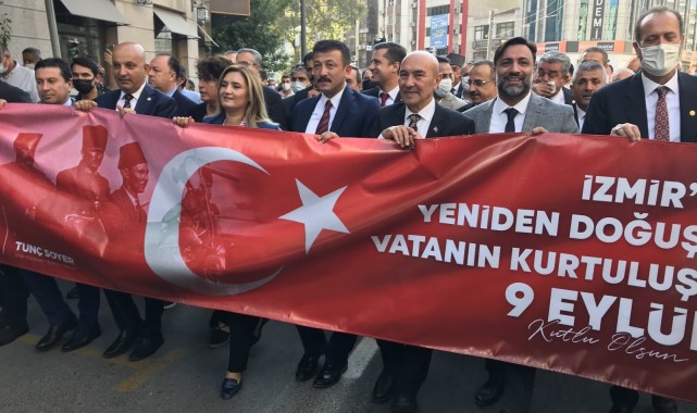 İzmir'de 9 Eylül coşkusu Zafer Yürüyüşü ile başladı