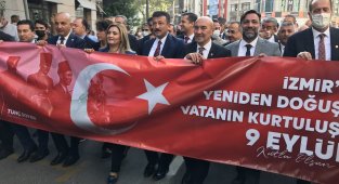 İzmir'de 9 Eylül coşkusu Zafer Yürüyüşü ile başladı