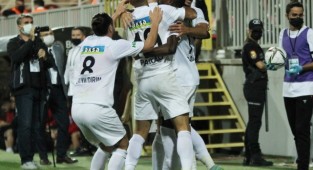 Altay devlere kafa tuttu!