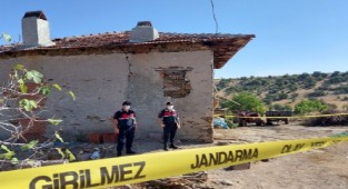 Aynı evde yaşadığı babasını boğazından bıçakladı