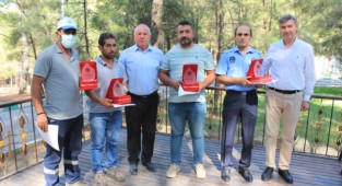 Başkan Karakayalı'dan zabıta personeline plaket