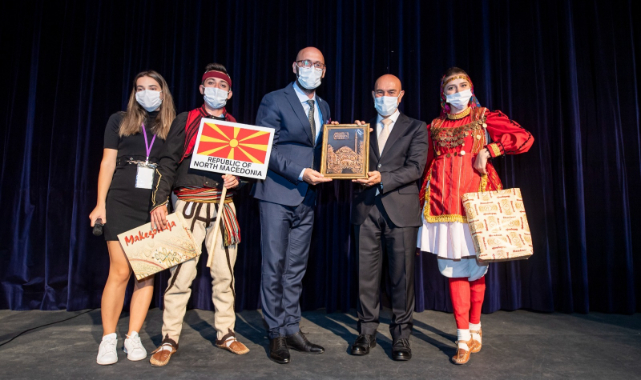 Balkan Festivali’nin katılımcılarından Soyer'e teşekkür ziyareti