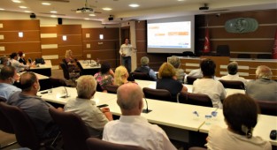 Bornova'da muhtarlara 'Temel Afet Bilinci' eğitimi