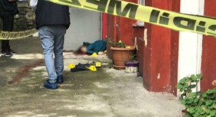 Boşanmak istediği eşini öldürdü