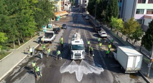 Buca sokaklarında sonbahar temizliği