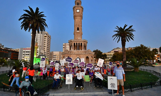 Büyükşehir'den Saat Kulesi'nde farkındalık hareketi