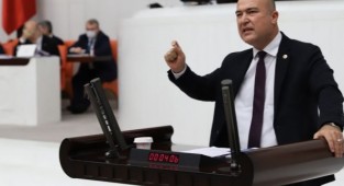 CHP’li Murat Bakan'dan yurt çıkışı!