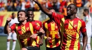 Demba Ba futbolu bıraktı