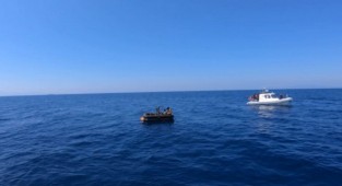 Dikili açıklarında 13 sığınmacı kurtarıldı