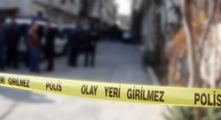 Eski sevgilisini ilişkiye zorlayıp, üzerine idrarını yaptı!