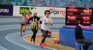 Gaziemir’in Amazonları şampiyonluk için pistte