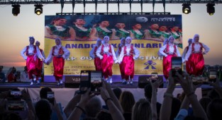 Halk Oyunları Festivali İzmir’e renk kattı