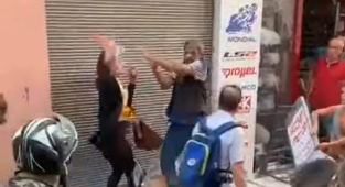 İzmir'de kavga ayırmak isteyen esnaf kafasına şişe yedi!