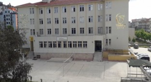 Bergama'da lise öğrencilerine haremlik-selamlık uygulaması