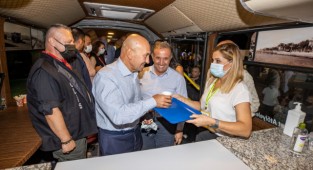 İzmir'in eski otobüsleri kafe oluyor!