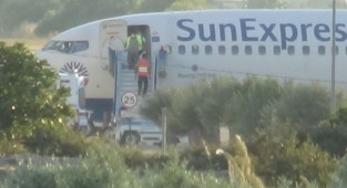 İzmir uçağında bir yolcu kalp krizi geçirdi