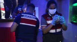 İzmir'de uyuşturucu şebekesine baskın: 12 gözaltı