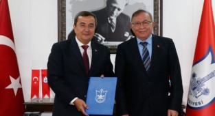 Konak Belediyesi ve Seyhan Belediyesi kardeş şehir oldu