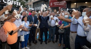 Konak'ta barış güvercinleri uçtu