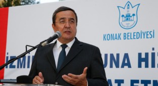 Konak’ta futbol camiasına yakışan anma