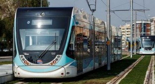 Metro ve tramvay saatlerine fuar düzenlemesi