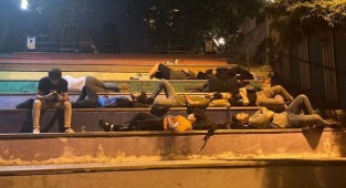 Polisten 'barınamayan' öğrencilerin ailelerine telefon!