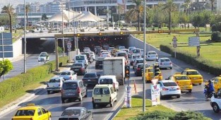 Son rakamlar belli oldu: İzmir'de trafiğe kayıtlı kaç araç var?