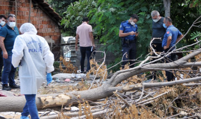 Yıkılan binanın molozları arasından ceset çıktı!