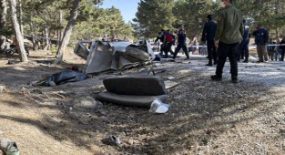 Afyon'da öğrenci servisi devrildi: 5 ölü