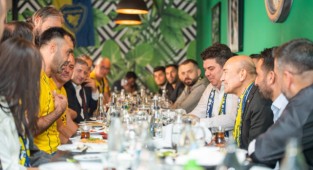 Başkan Soyer Bucaspor taraftarlarıyla buluştu