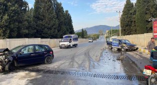 Bayındır'da feci kaza: 3 yaralı