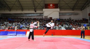 Bayraklı’da kış spor okulları coşkuyla açıldı