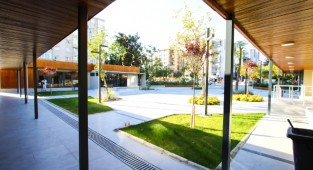 Bayraklı'da Ressamlar Sokağı baştan sona yenilendi