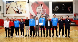 Bayraklı'nın sporcuları gururlandırıyor