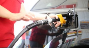 Benzine 3 TL zam yolda!