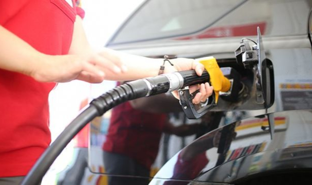 Benzine 3 TL zam yolda!