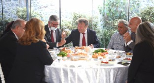 Bornova’da gün muhtarların günü buluşması