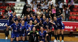 Büyükşehir kadın hentbol takımından büyük başarı