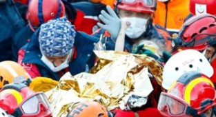 Depremzede Elif'in parmağı, bu kez YUVA'nın elinden tutacak