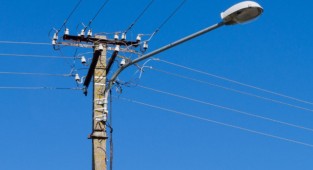 Elektrik direğine idrarını yaparken akıma kapılan genç hayatını kaybetti! 