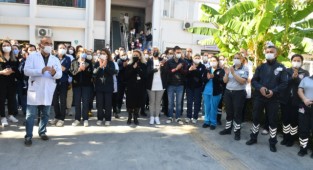 Eşrefpaşa Hastanesi çalışanlarına saldırı protesto edildi