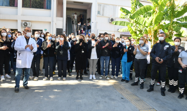 Eşrefpaşa Hastanesi çalışanlarına saldırı protesto edildi