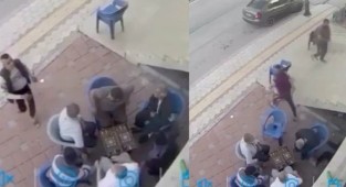 Genç kadını baltayla kovalayıp yaraladı!