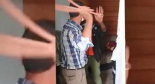 İşten çıkmak isteyen çırağını hortumla dövdü